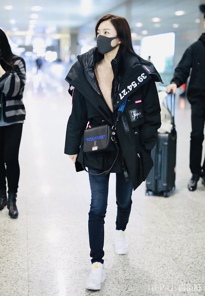 秦岚穿大廓形羽绒服酷又美,冬季保暖穿搭可以学她的搭配哦